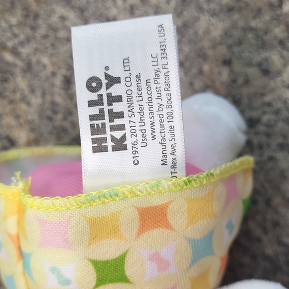 Hello Kitty Plush - Picture 3 of 4